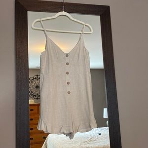 Lulu’ beige romper